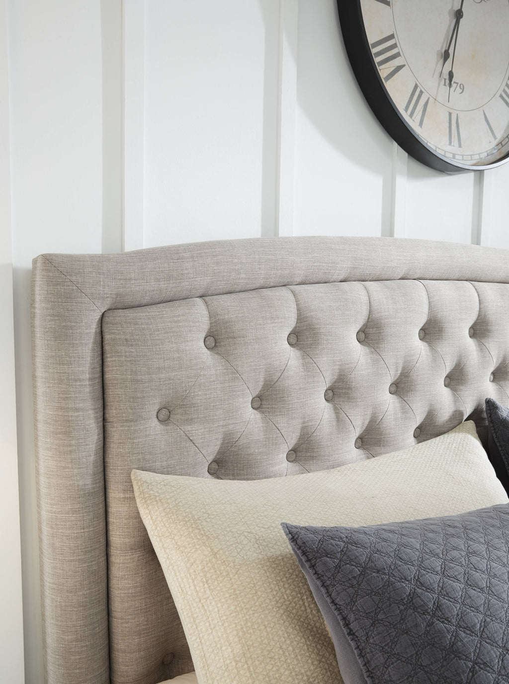 King Upholstered Bed Z35456