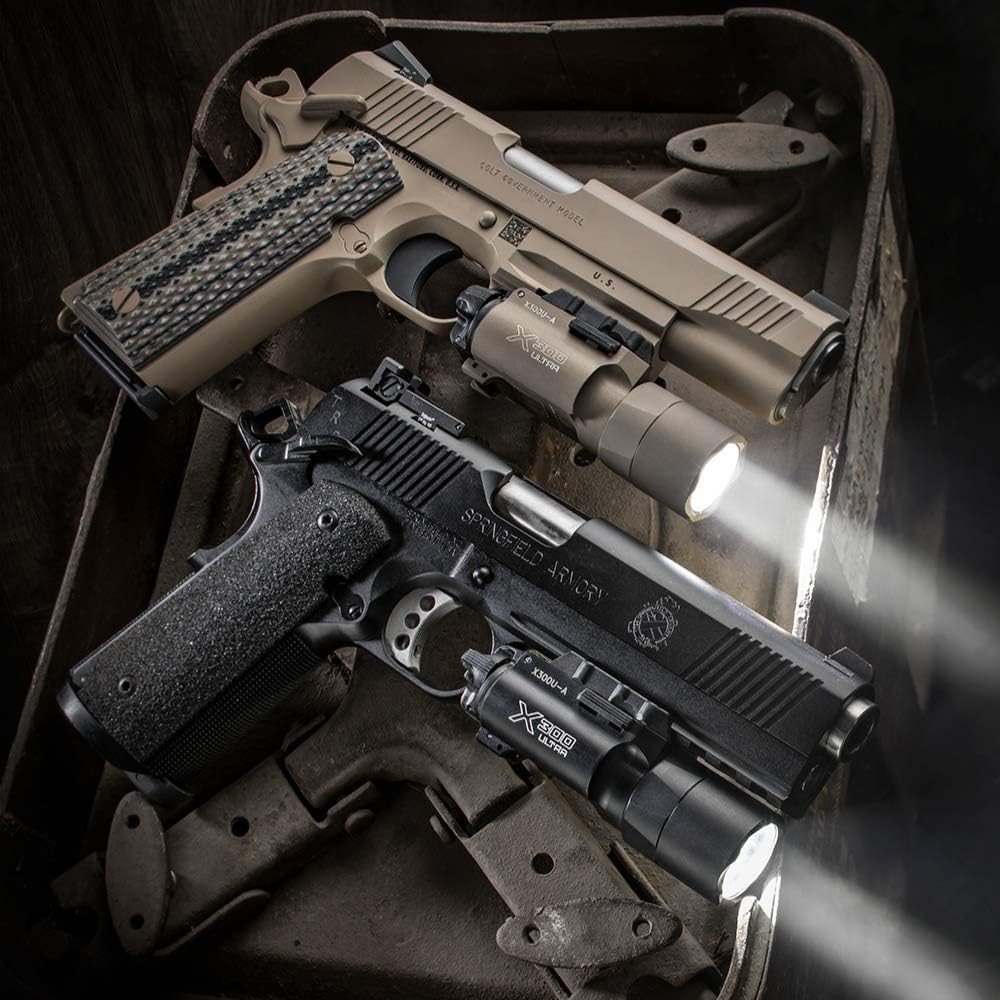 1000 Lumens LED Weapon Light with 12 Extra CR123A and 3 Battery Cases D245420