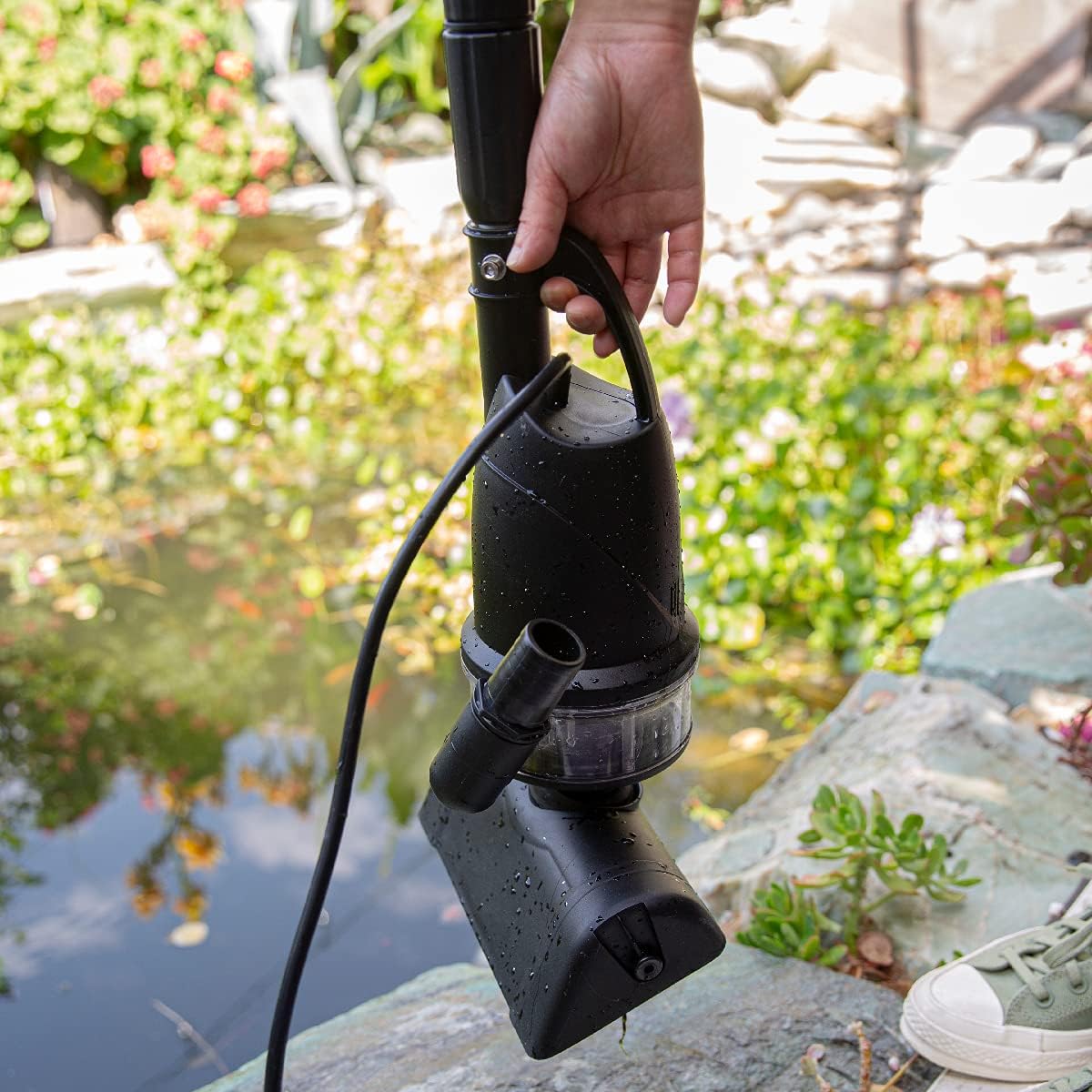 2500GPH Pond Vacuum with Telescopic Handle and 2 Brush Heads L78075