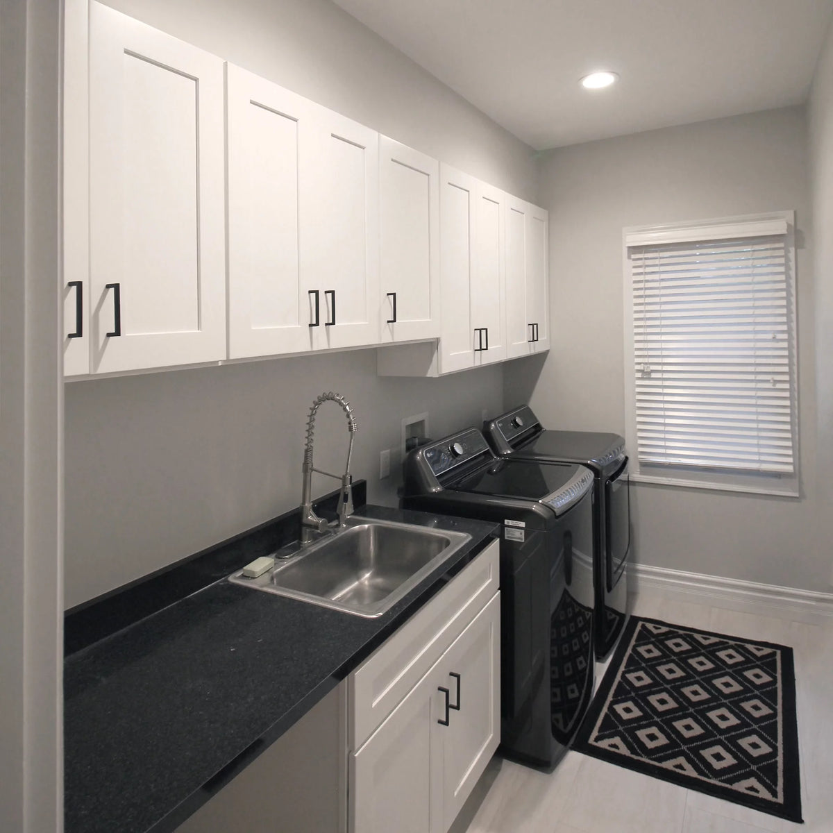White Shaker Base Kitchen Cabinet 15x34.5x24 C194