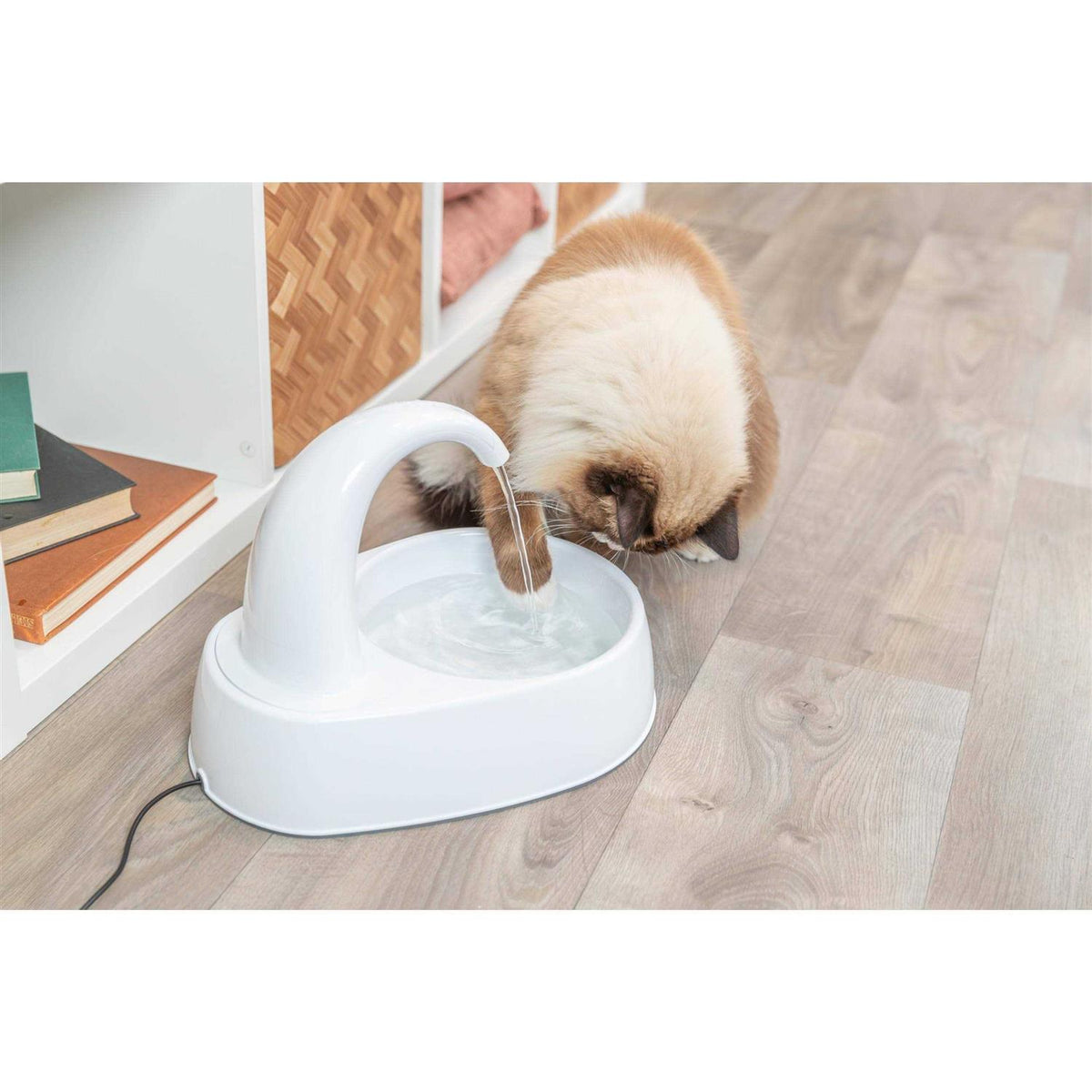 Curved Stream Drinking Fountain 84.5 oz D976956