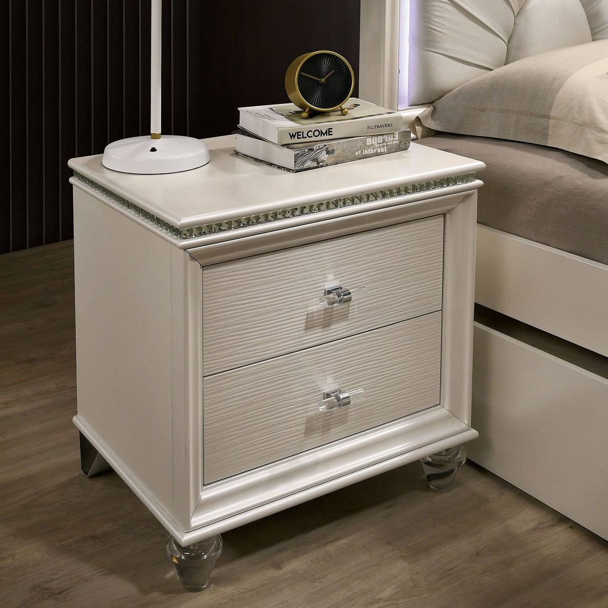 White Night Stand Q6159