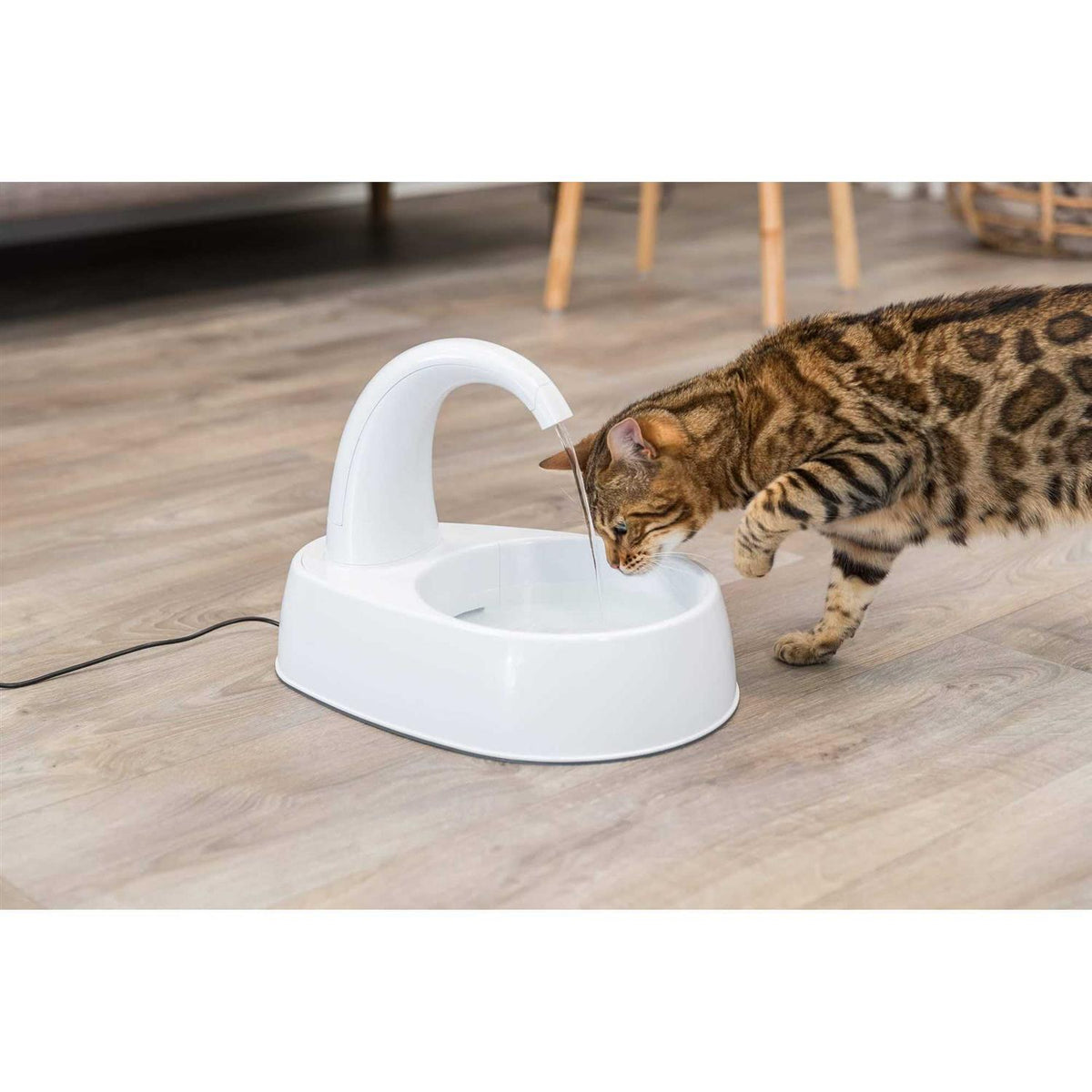 Curved Stream Drinking Fountain 84.5 oz D976956