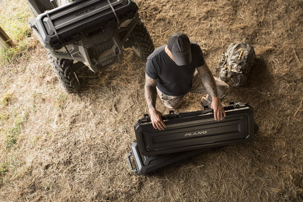 Black 43” Case with Wheels T326