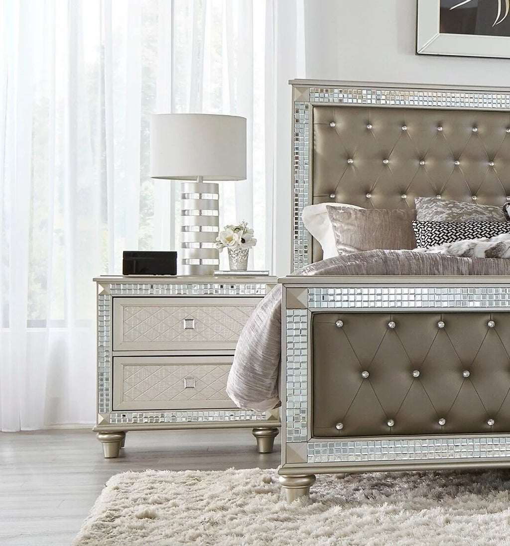 4pc Bedroom Set Cal-King Bed Dresser Nightstand Mirror L224
